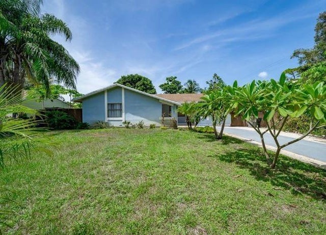 2 of 40 - 5041 Woodland Dr, Delray Beach, FL