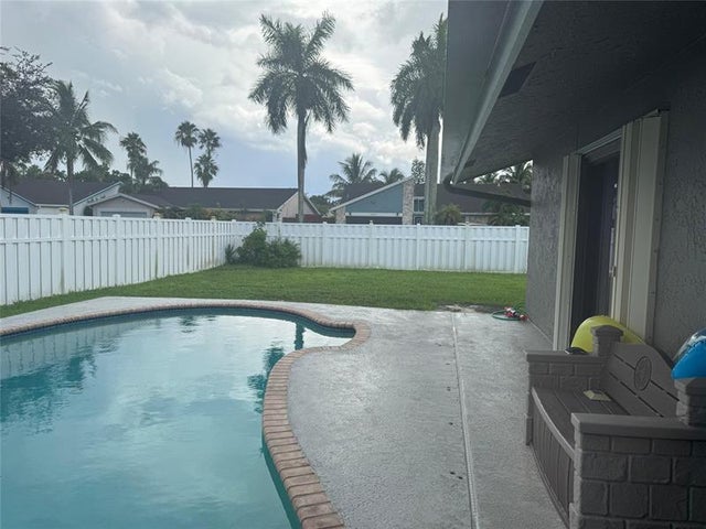 4 of 13 - 9505 Nw 46th St, Sunrise, FL