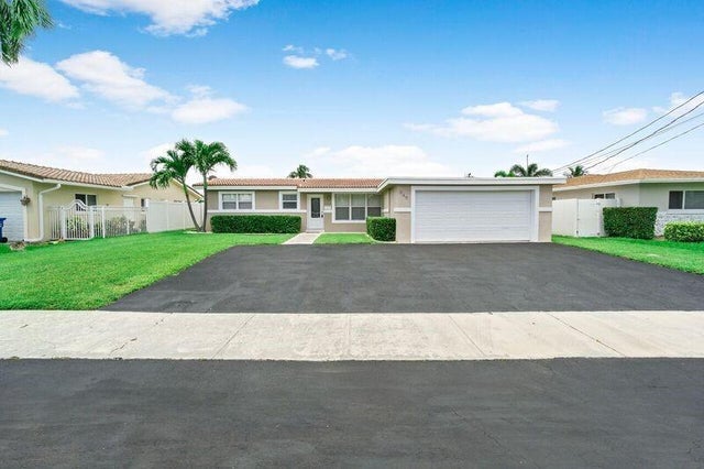 2 of 28 - 949 Se 10th Ct, Pompano Beach, FL