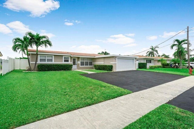 3 of 28 - 949 Se 10th Ct, Pompano Beach, FL