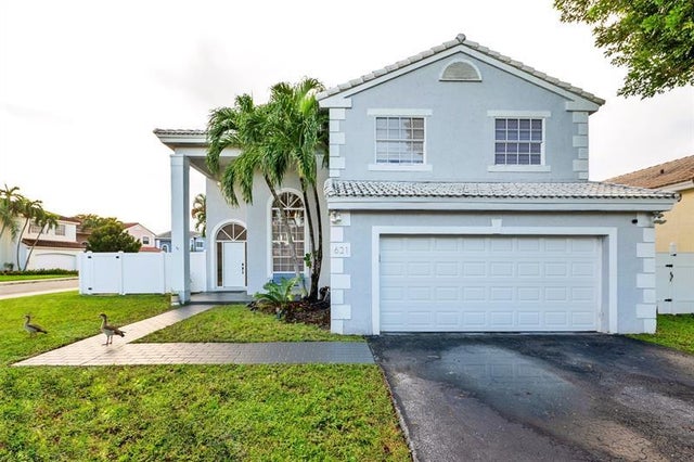 5 of 41 - 621 Lakeshore Ter, Davie, FL