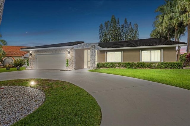 1 of 23 - 7626 Nw 87th Ave, Tamarac, FL