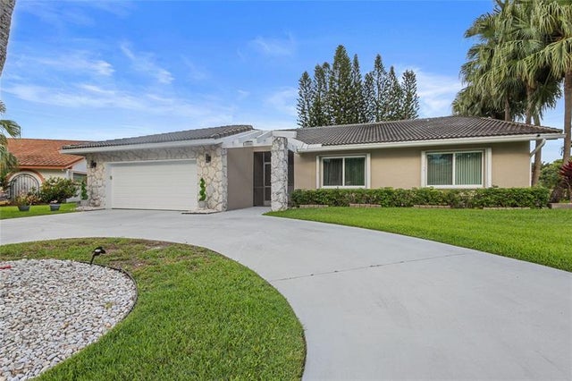3 of 23 - 7626 Nw 87th Ave, Tamarac, FL