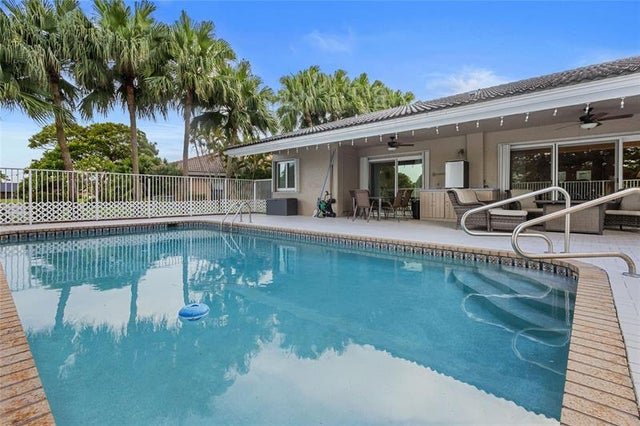 4 of 23 - 7626 Nw 87th Ave, Tamarac, FL