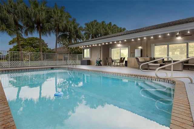 5 of 23 - 7626 Nw 87th Ave, Tamarac, FL
