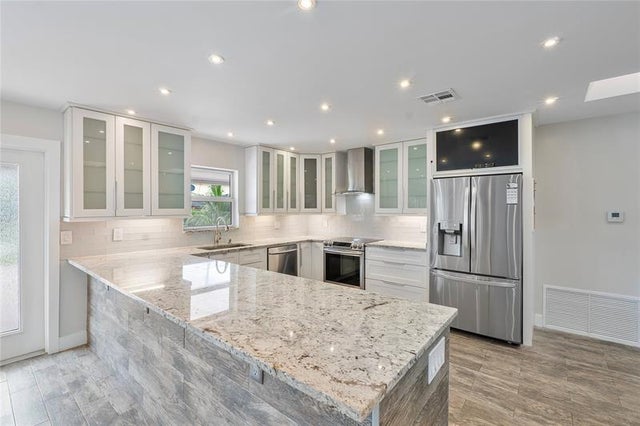 4 of 40 - 1009 Se 10th Ct, Deerfield Beach, FL