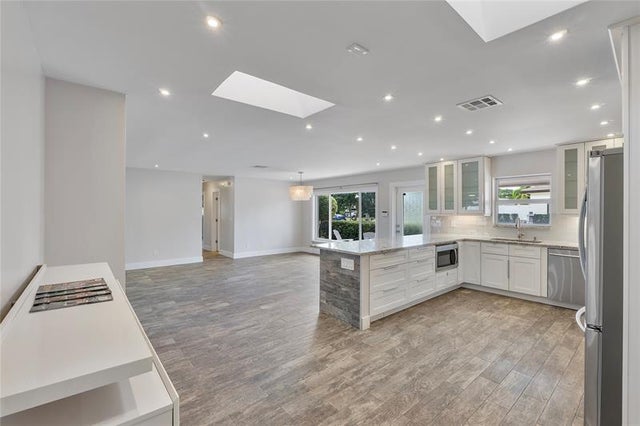 5 of 40 - 1009 Se 10th Ct, Deerfield Beach, FL