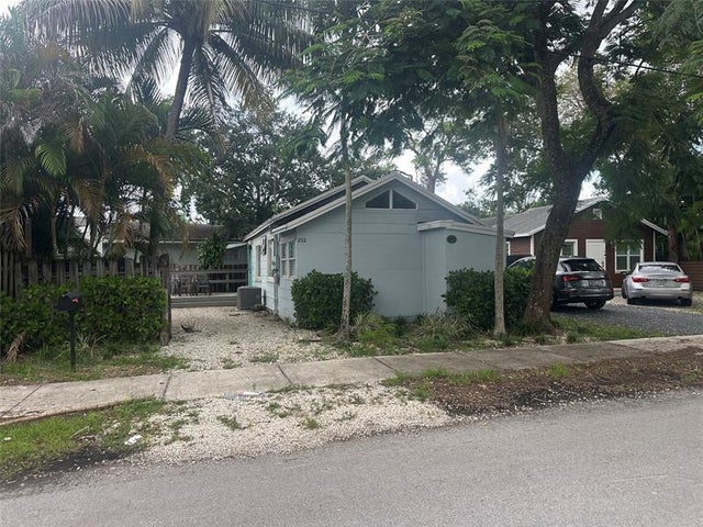 1 of 14 - 232 Seminole Ave, Fort Lauderdale, FL