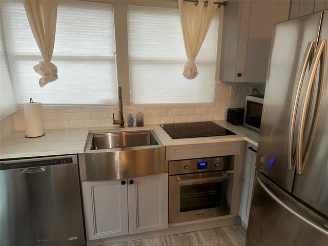 4 of 14 - 232 Seminole Ave, Fort Lauderdale, FL
