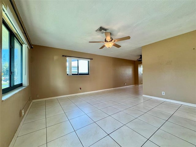 4 of 32 - 2713 Nw 53rd St, Fort Lauderdale, FL