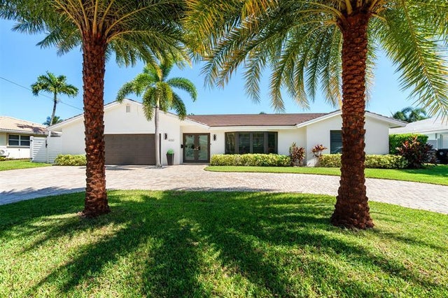 2 of 48 - 4000 Ne 24th Ave, Lighthouse Point, FL