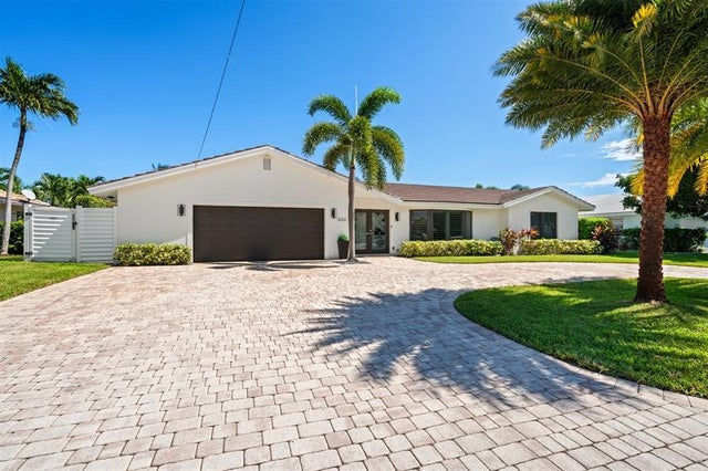 3 of 48 - 4000 Ne 24th Ave, Lighthouse Point, FL