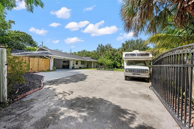 2 of 50 - 2550 Ray Ct, Lake Worth, FL