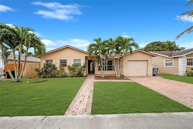 1 of 7 - 9728 Sw 3rd St, Boca Raton, FL