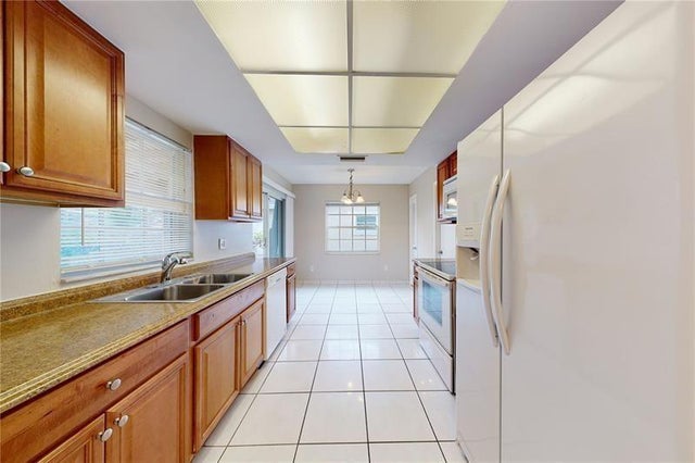 4 of 7 - 9728 Sw 3rd St, Boca Raton, FL