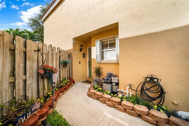 2 of 43 - 6188 Seminole Ter, Margate, FL