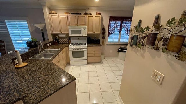 2 of 17 - 13813 Nw 22nd St, Sunrise, FL