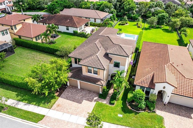2 of 50 - 8760 E Baypoint Cir, Parkland, FL