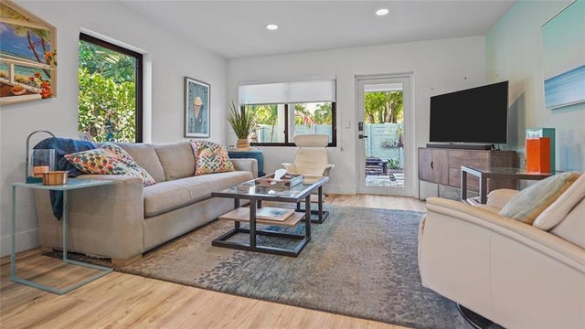 4 of 22 - 1637 Ne 16th Ave, Fort Lauderdale, FL