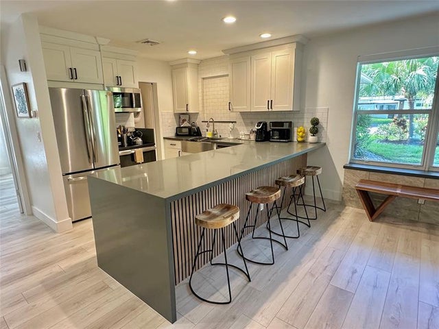 4 of 31 - 1920 Ne 26th Dr, Wilton Manors, FL