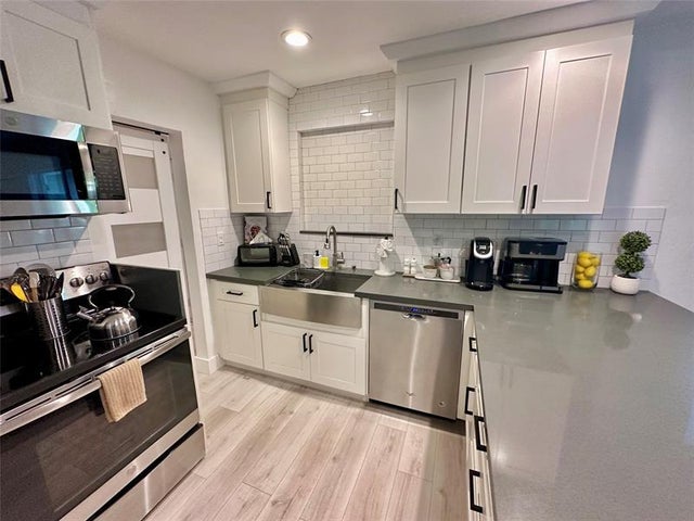 5 of 31 - 1920 Ne 26th Dr, Wilton Manors, FL