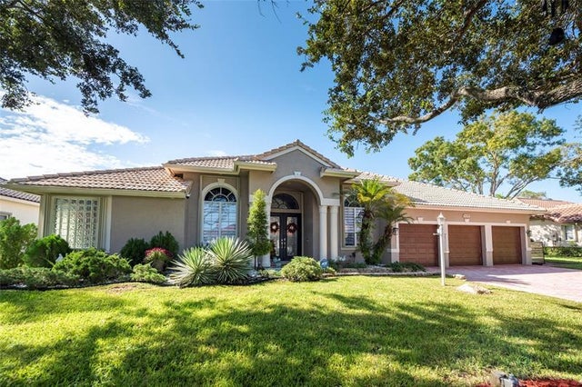 1 of 62 - 16386 Erie Pl, Davie, FL
