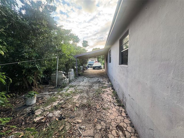 2 of 23 - 313 Sw 15th Ter, Delray Beach, FL