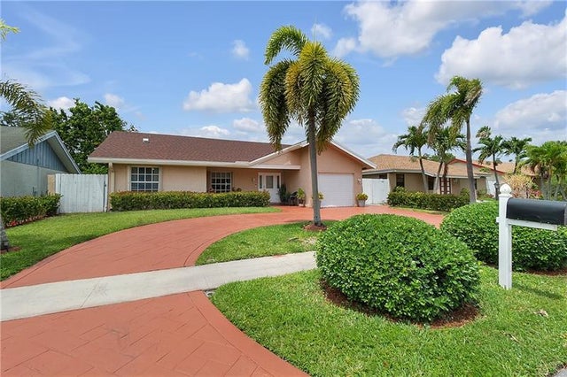 2 of 37 - 7425 Sw 14th Ct, North Lauderdale, FL