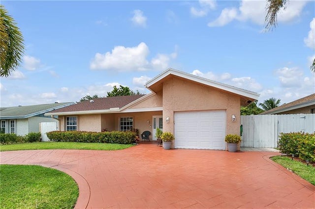 3 of 37 - 7425 Sw 14th Ct, North Lauderdale, FL