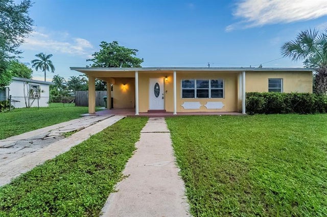 3341 Nw 7th St, Lauderhill