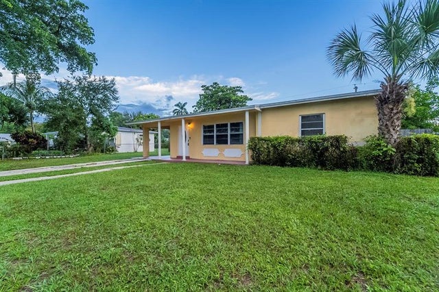 3 of 27 - 3341 Nw 7th St, Lauderhill, FL