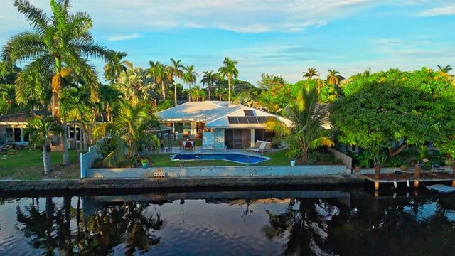 1 of 58 - 208 Ne 30th St, Wilton Manors, FL