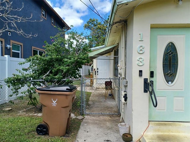 2 of 17 - 163 Sw 4th St, Deerfield Beach, FL
