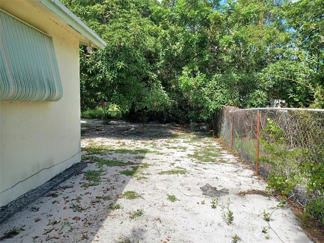 4 of 17 - 163 Sw 4th St, Deerfield Beach, FL