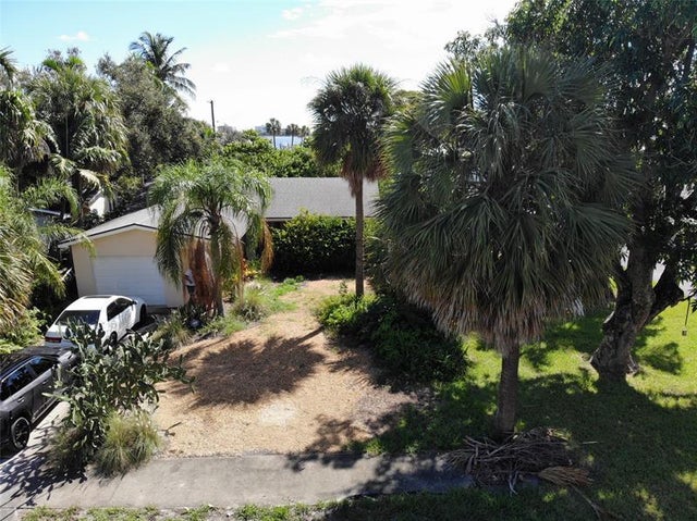 3 of 21 - 922 S Palmway, Lake Worth, FL