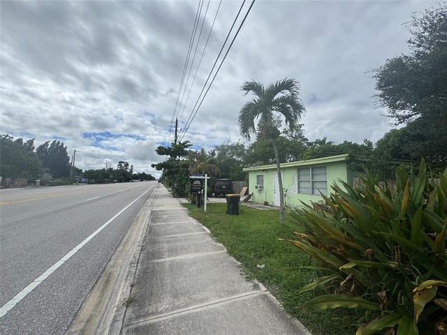 1 of 27 - 4097 S Haverhill Rd, Green Acres, FL