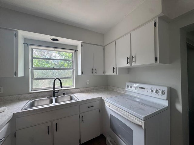 5 of 27 - 4097 S Haverhill Rd, Green Acres, FL