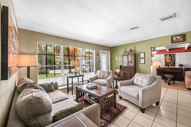 1 of 32 - 801 Nw 26th St, Wilton Manors, FL