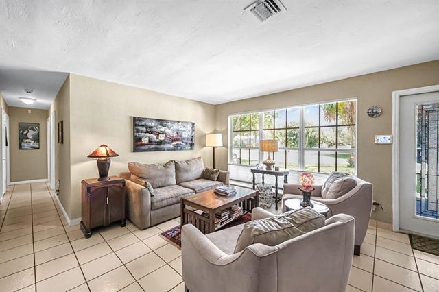 2 of 32 - 801 Nw 26th St, Wilton Manors, FL
