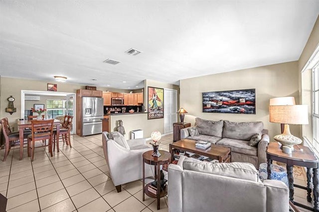 3 of 32 - 801 Nw 26th St, Wilton Manors, FL
