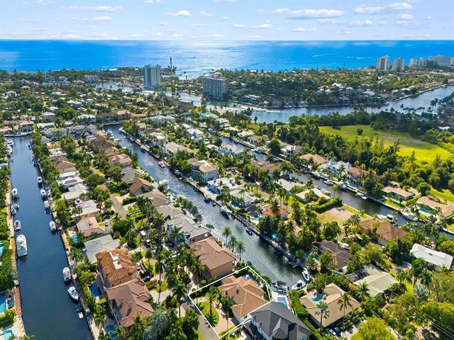 1 of 36 - 2228 Ne 26th St, Lighthouse Point, FL