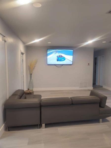 5 of 8 - 231 Sw 29th Ave, Fort Lauderdale, FL