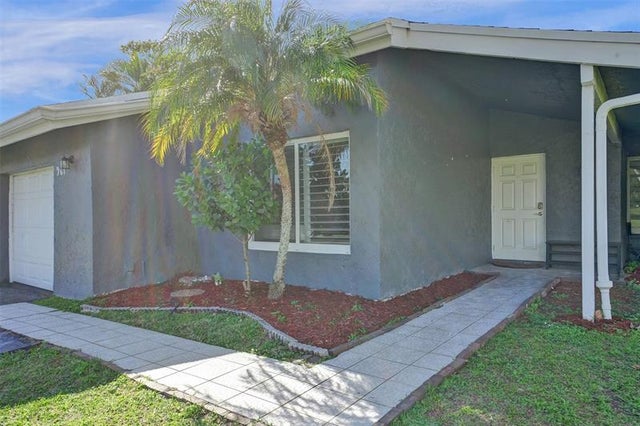 2 of 49 - 967 Nw 89th Ave, Plantation, FL