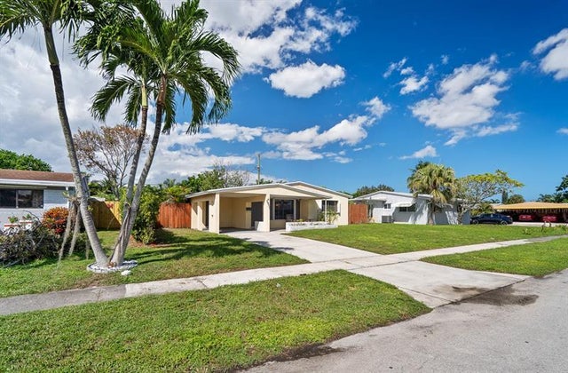 2 of 38 - 3431 Sw 15th Ct, Fort Lauderdale, FL