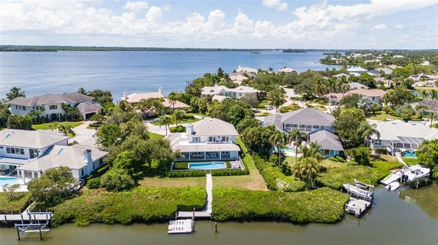 3 of 37 - 230 Osprey Ct, Vero Beach, FL