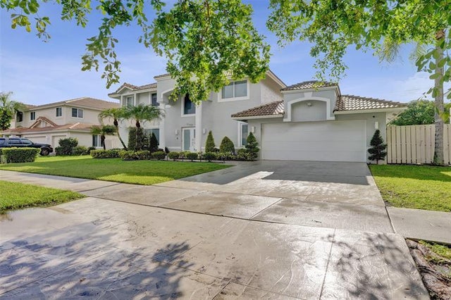 1 of 28 - 930 Greenbriar Ave, Davie, FL