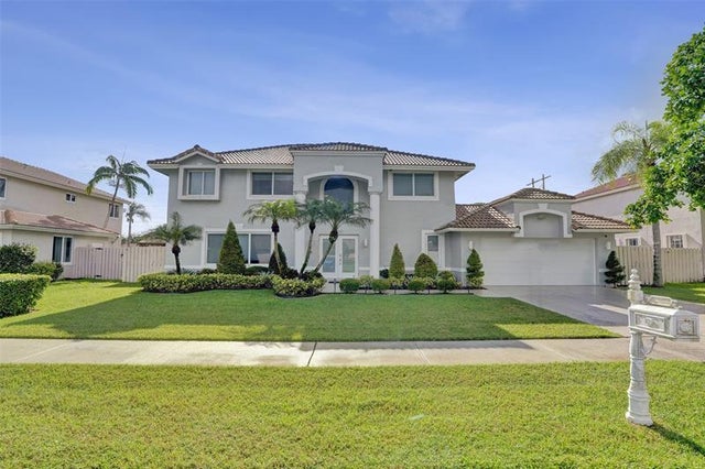 2 of 28 - 930 Greenbriar Ave, Davie, FL