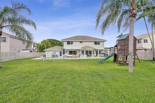 5 of 28 - 930 Greenbriar Ave, Davie, FL