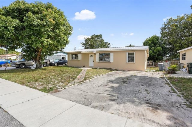 5624 S 37th Court, Green Acres