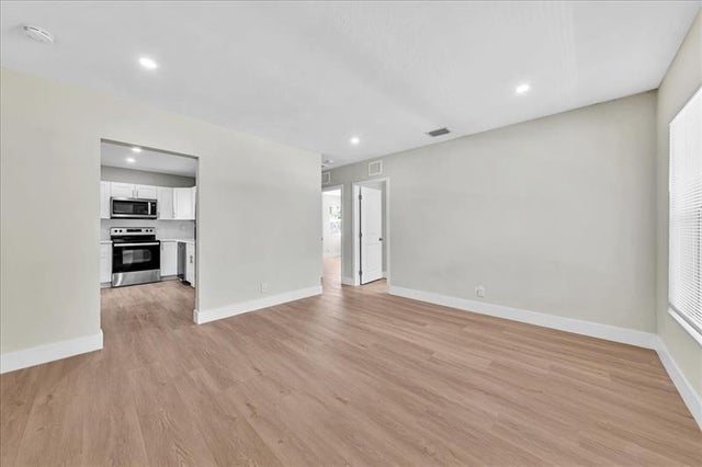 4 of 36 - 5324 Nw 1st Ave, Oakland Park, FL